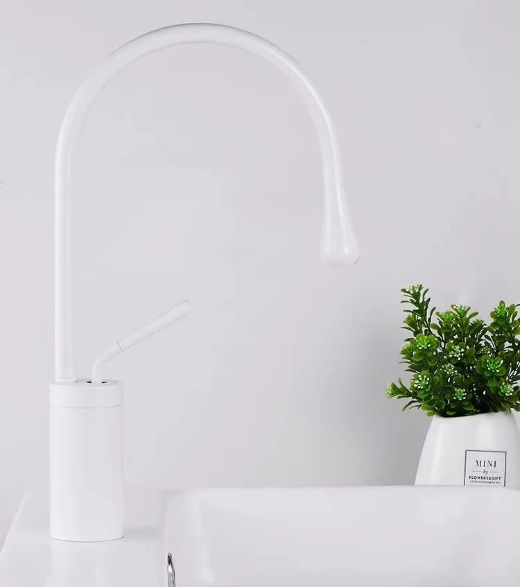 Matte Black Pull-Out Kitchen Faucet – 360° Swivel Mixer Tap with Stream Sprayer | Single Handle Hot & Cold Deck-Mounted Basin Faucet | Ceramic Valve